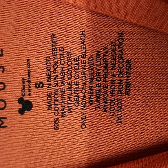 Disney Mickey and Minnie Kissing Raw Hem Tee - Picture 4 of 5